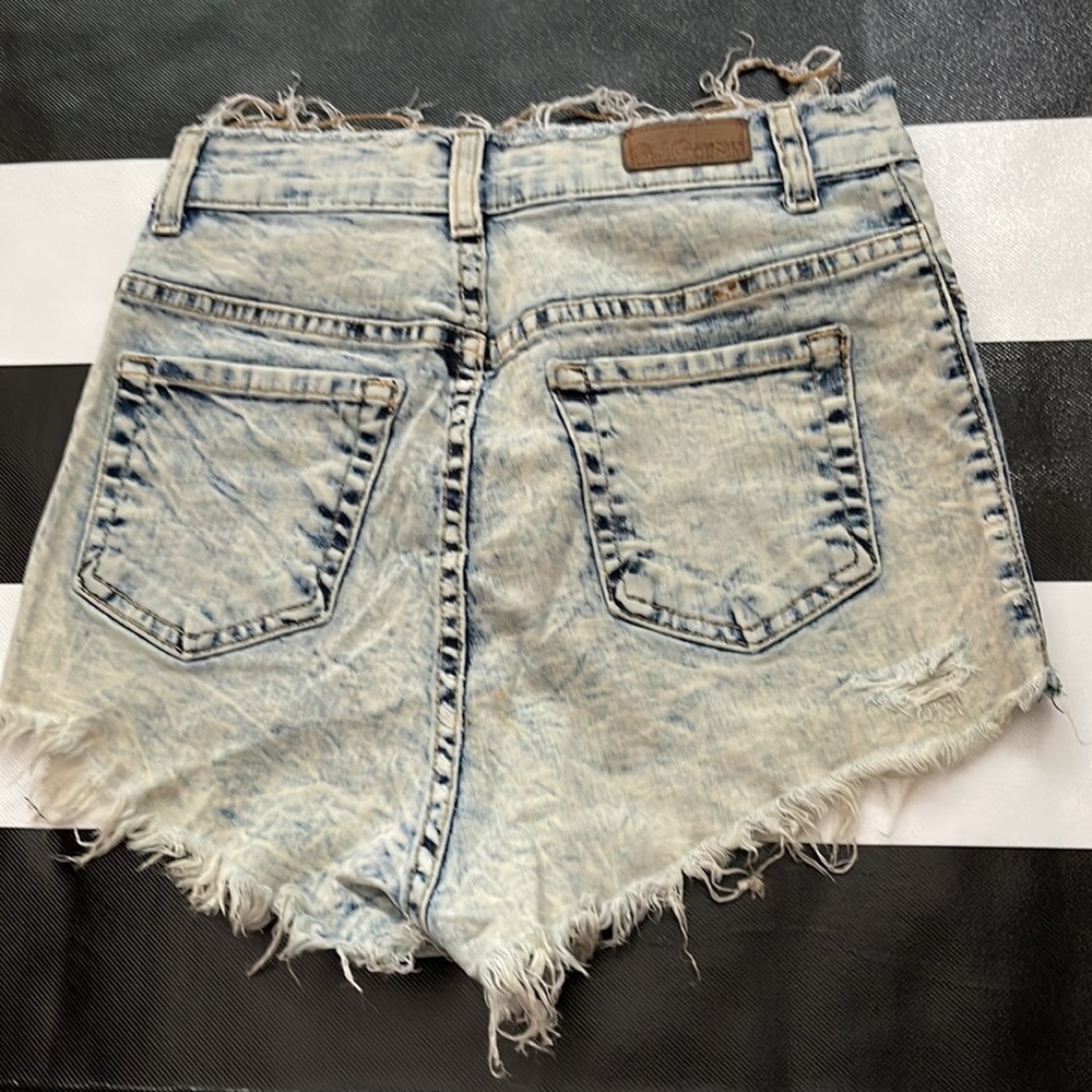 HIGH RISE STRETCHY DENIM SHORTS - Picture 3 of 3